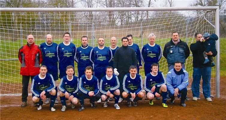 Die neu formierte Mannschaft der Alten Herren VfL Brohl/Frankener SV mit den neuen Trikots. Privat