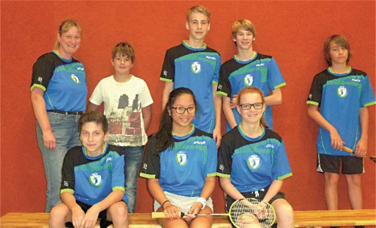 Die neu formierte U19-S2-Minimannschaft: v.l.n.r.: Louis Huth, Tim Roth, Pius Keusgen, Linus Römke, Noah A. Schmitz, Lara K. Baake, Miriam Schaefer und Co-Trainerin Sylvia Sinn.privat