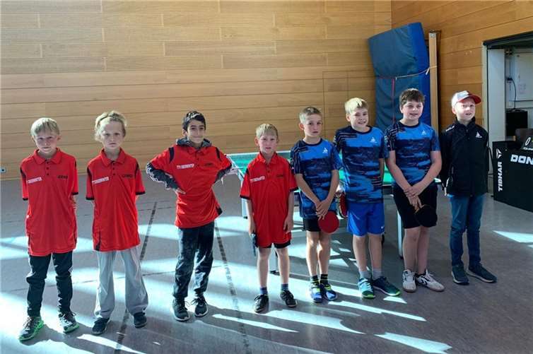 Die neu gegründete J13 Mannschaft des TTV Oberwinter beim ersten Auswärtsspiel gegen den FC „Luzencia“Niederlützingen.