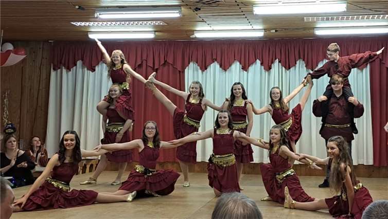 Die neu gegründete Jugendtanzgruppe (Leitung: Bettina Arens und Helene Singh) sorgte mit ihrem Showtanz „Dancing Gypsies“ für einen weiteren Glanzpunkt im Programm.