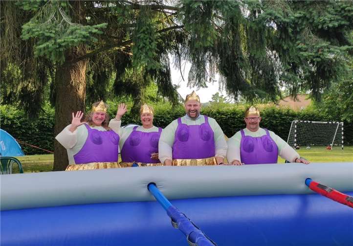 Die neu getauften Kürassiere sind mächtig stolz auf ihre Leistungen. Foto: privat