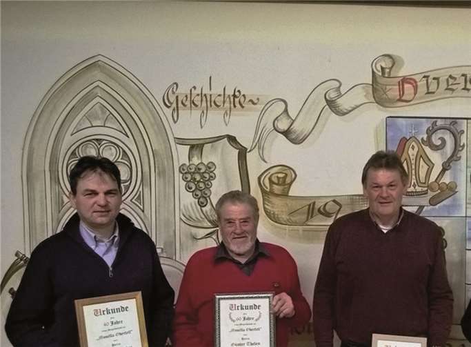 Die neu gewählte Vorsitzende der Mosella, Eva Christ (rechts), konnte folgende Mitglieder ehren (von links): Horst Fischer für 40 Jahre Mitgliedschaft, Günther Thelen (60 Jahre Mitgliedschaft), Heinz Michel (50 Jahre Mitgliedschaft) und Richard Fischer (60 Jahre Mitgliedschaft).privat