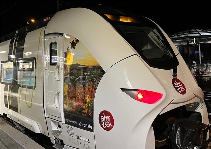 Die neue Ahrtalbahn beim Halt in Remagen. Foto: DS