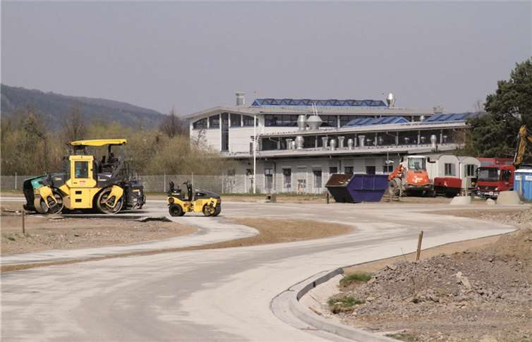 Die neue Anbindung des Flugplatzes ist fast fertig. privat