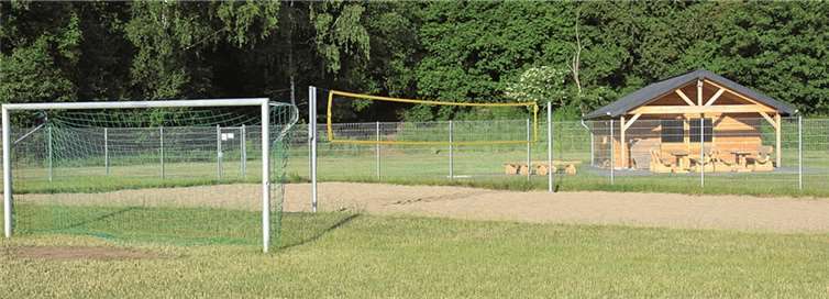 Die neue Anlage in Glees mit Bolzplatz und Sporthütte.privat