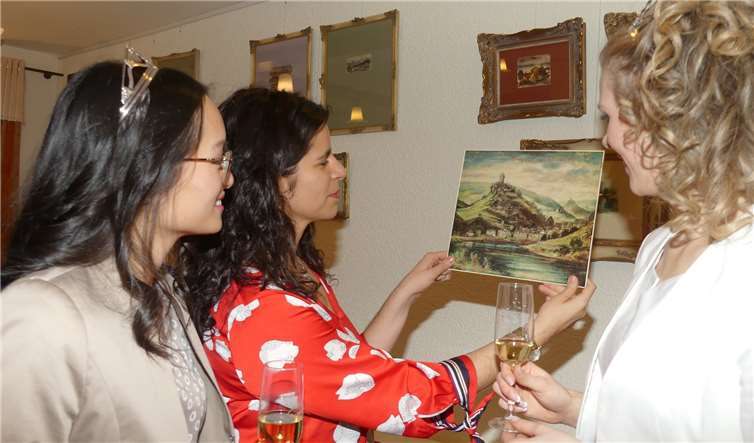 Die neue Ausstellung des bekannten Künstlers zeigt eine farbenfrohe Vielfalt von unterschiedlichen Miniatur-Aquarellen.