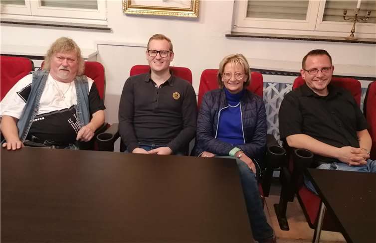 Die neue Besatzung auf der Brücke des SC Sinzig (v.l.): Kassierer Bruno Decker, Vize Fabian Fabritius, Vorsitzende Silvia Mühl und Jugendleiter Dirk Kassube. Foto: -BL-