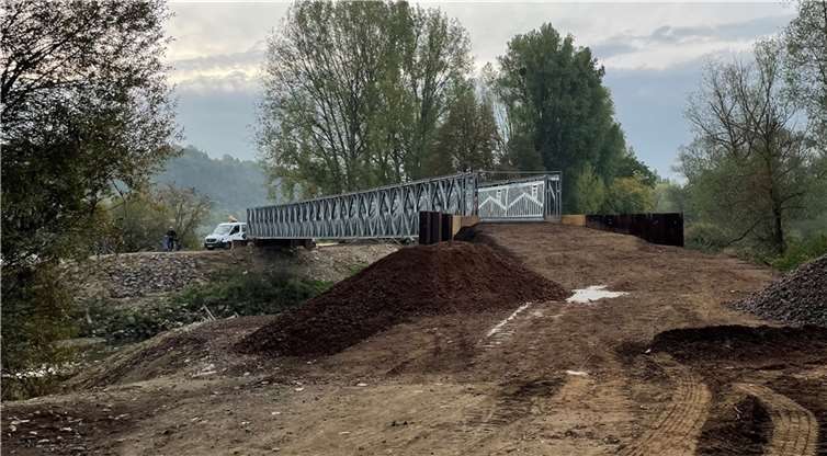 Die neue Brücke in der Ahrmündung. 