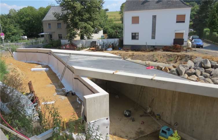 Die neue Brücke ist hydraulisch optimiert und dadurchum ein Vielfaches leistungsfähiger. Fotos: Becker Ingenieure GmbH