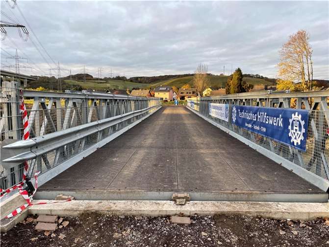 Die neue Brücke steht bereits - Autos können die neue Querung noch nicht befahren.Foto: ROB