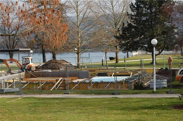 Die neue Brunnenanlage im Kurpark soll zum Brunnenfest in Betrieb genommen werden.