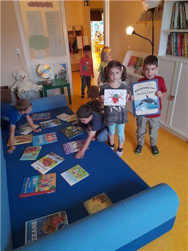 Die neue Bücherei kommt bei den Kindern gut an. Foto: Christina Metzler