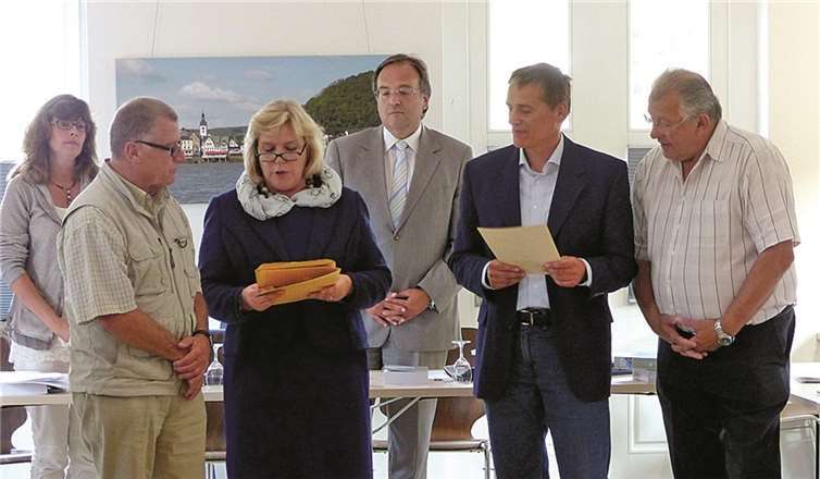 Die neue Bürgermeisterin vereidigte ihre Vertreter Norbert Heidgen, Jürgen Seiler und Karl-Heinz Bernardy.