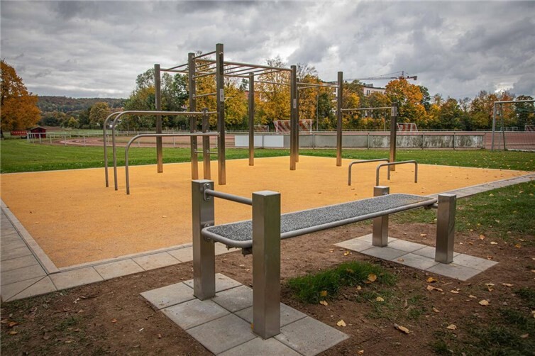 Koblenz setzt auf Outdoor-Fitness Die neue Calisthenics Anlage steht ab sofort auf dem Geländer der Bezirkssportanlage auf dem Asterstein Sportbegeisterten zur Verfügung.