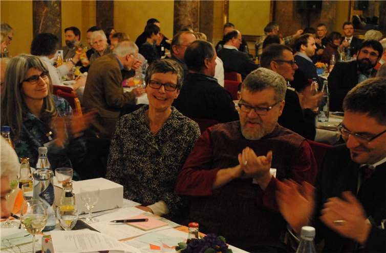 Die neue Dekanin Renate Weigel freute sich über ihre Wahl nach der Entscheidung durch das Los.