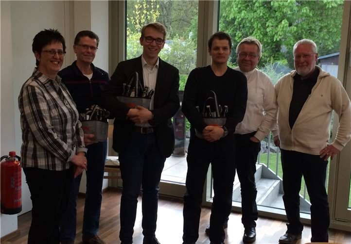 Die neue Erste Vorsitzende Ulrike Held (l.) verabschiedet gemeinsam mit Präses Pastor Ralf Birkenheier (2. v r.) die auf eigenen Wunsch ausgeschiedenen Beisitzer Günter Hansen, Christian Kossmann und Andreas Geisen.