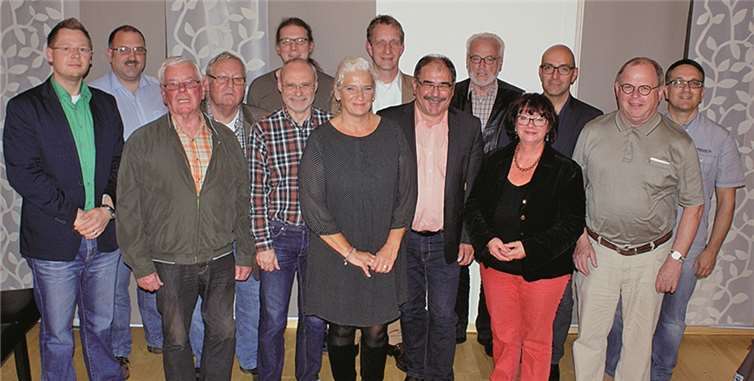 Die neue Führungsmannschaft der SPD Maifeld mit seinem Vorsitzenden Max Mumm (Bildmitte Hintergrund).s. Koch