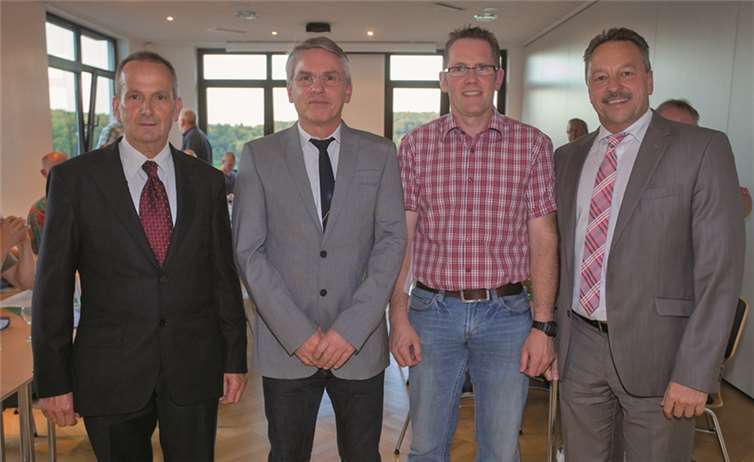 Die neue Führungsspitze der Ortsgemeinde Rengsdorf: Martin Klauck, Christian Robenek, Marc Dillenberger und Verbandsbürgermeister Hans-Werner Breithausen (v.l.).
