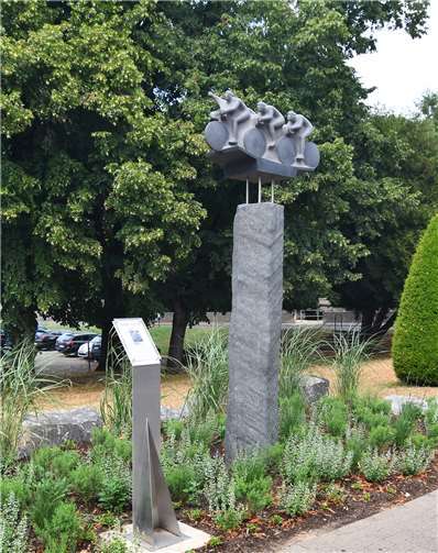 Die neue Gestaltung lenkt die Blicke stärker auf das Denkmal.