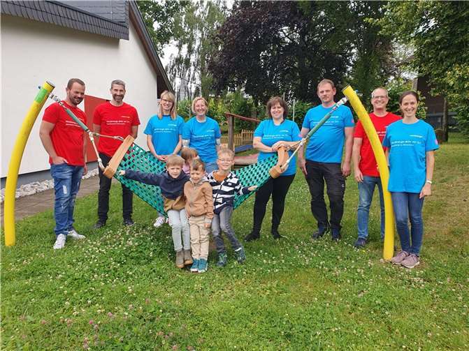 Die neue Hängemattenschaukel. Fotos: Katholische KiTa St. Servatius
