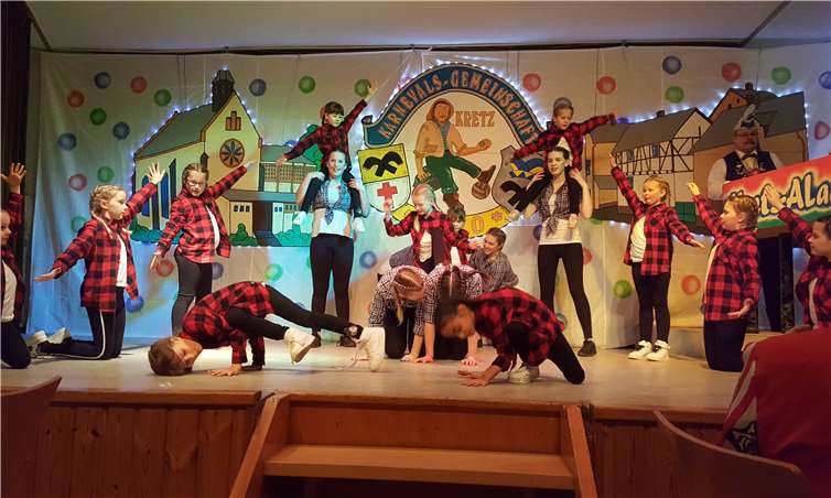 Funkenmariechen aus Glees riss das Publikum von den Stühlen Die neue Kindertanzgruppe begeisterte das Publikum.Fotos: privat