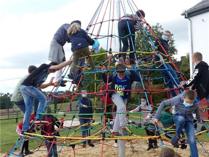 Die neue Kletterpyramide eignet sich laut Orthopäden ausgezeichnet für eine gute Motorik und Balance.
