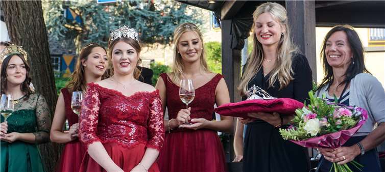 Die neue Krone wird präsentiert. Fotos EP