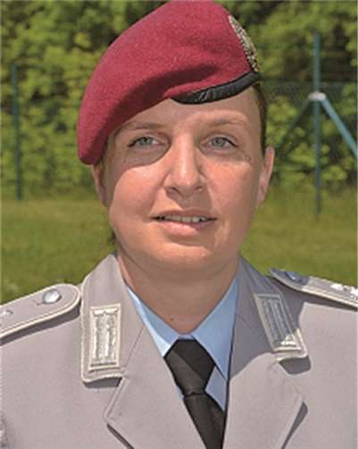 Die neue Leiterin des Heeresmusikkorps Koblenz, Oberstleutnant Alexandra Schütz-Knospe, dirigiert zum ersten Mal vor Koblenzer Publikum. privat