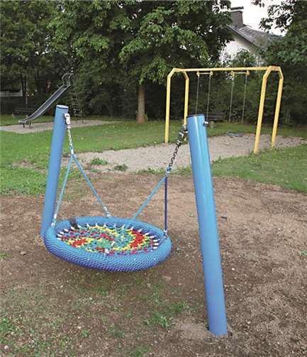 Die neue Nestschaukel bietet Spaß für die kleinsten Spielplatzbesucher. privat