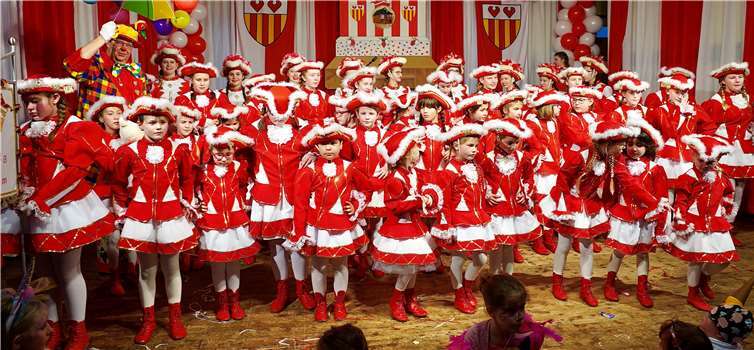 Die neue Prinzessin ist selbst bei den Jugendfunken aktiv, da bleib es nicht aus, dass der Gardenachwuchs ihr einen großen Bahnhof bereitete.