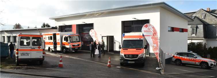 Die neue Rettungswache in Pfaffendorf konnte nun offiziell eingeweiht werden. Fotos: HEP
