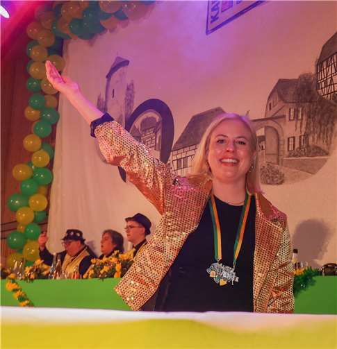 Die neue Sitzungspräsidentin Lena Adomeit führte durch die Kostümsitzung.