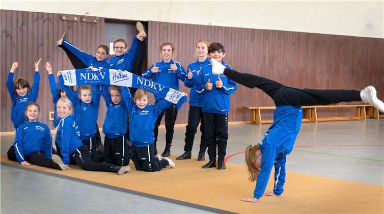 Die neue Spezialmatte sorgt für Begeisterung bei den Showkometen, denn das Training wird durch den Bodenturnläufer sicherer und komfortabler. Foto: privat