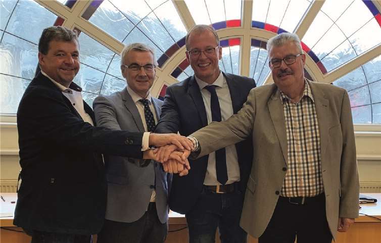 Die neue Spitze des Zweckverbandes Konversion Flugplatz Mendig: Ortsbürgermeister Walter Kill, Landrat Dr. Alexander Saftig, Verbandsbürgermeister Jörg Lempertz, Stadtbürgermeister Hans Peter Ammel. Foto: VG Mendig