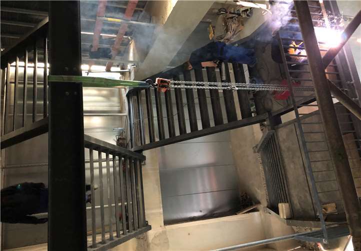 Die neue Stahltreppe.