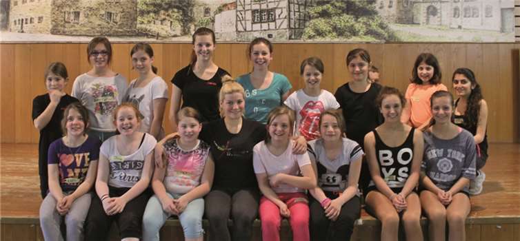 Die neue Trainerin Angelina Weber (M.) wird gut angenommen.privat