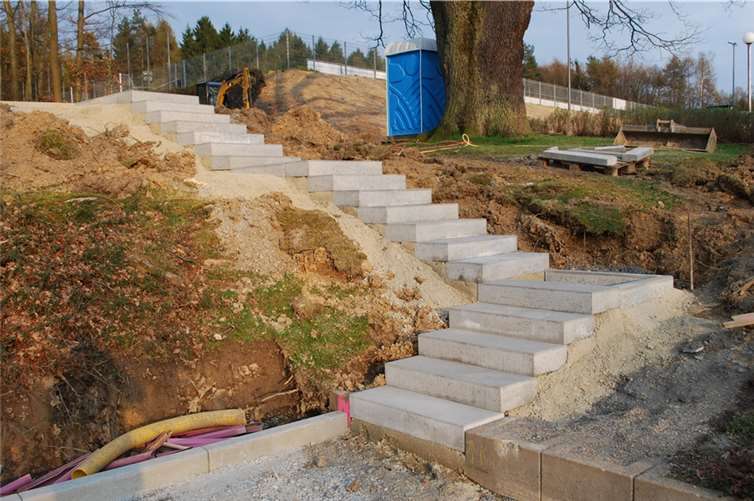 Die neue Treppe ist eingebaut.