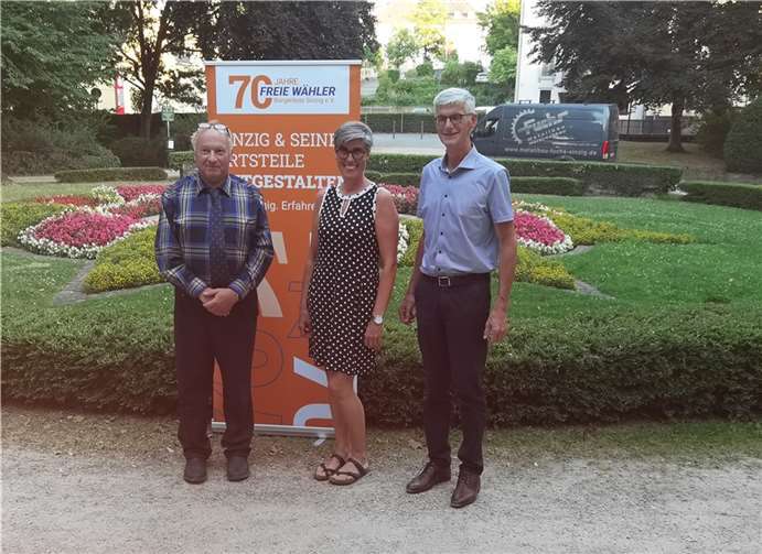 Die neue Vorsitzende der Freien Wähler, Melanie Hürlimann mit Stellvertreter Heinrich Ax (li.) und Schriftführer Reiner Friedsam (re.).  Foto: BL