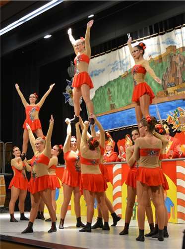 Die neue clubeigene Tanzgruppe präsentierte sich schwungvoll mit einem Gardetanz.