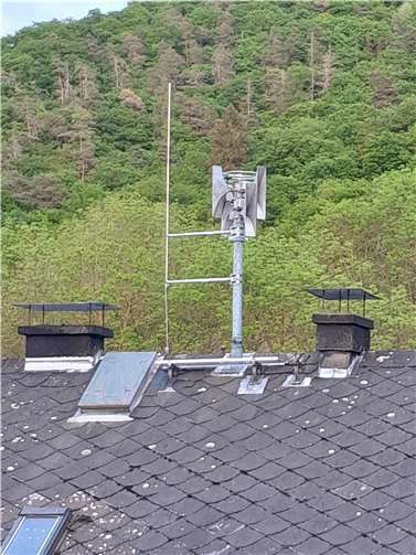 Die neue elektronische Warneinrichtung auf dem Dach der Feuerwehr Nitztal.  Foto: Stadt Mayen