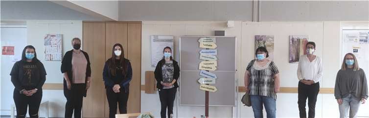 Die neuen Auszubildenden in der Heilerziehungspflege sowie die neue und bisherige Ausbildungsbeauftragte. Foto: Caritas Zentrum, Mendig