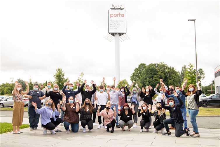 „Die neuen Auszubildenden starteten mit einer erfolgreich absolvierten Azubi-Woche in ihr Berufsleben bei porta.“Foto: porta Unternehmensgruppe