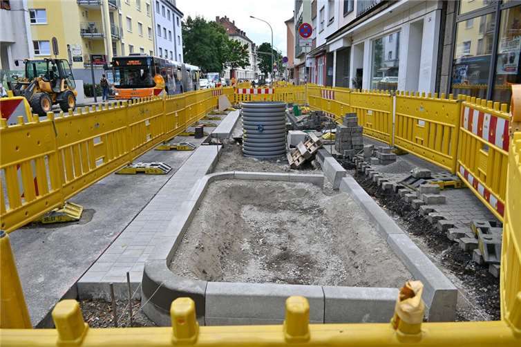 Die neuen Baumstandorte an der Moselweißer Straße sind schon gut zu erkennen. In der ersten Augustwoche wandert die Baustelle weiter.  Foto: Stadt Koblenz / Verena Groß