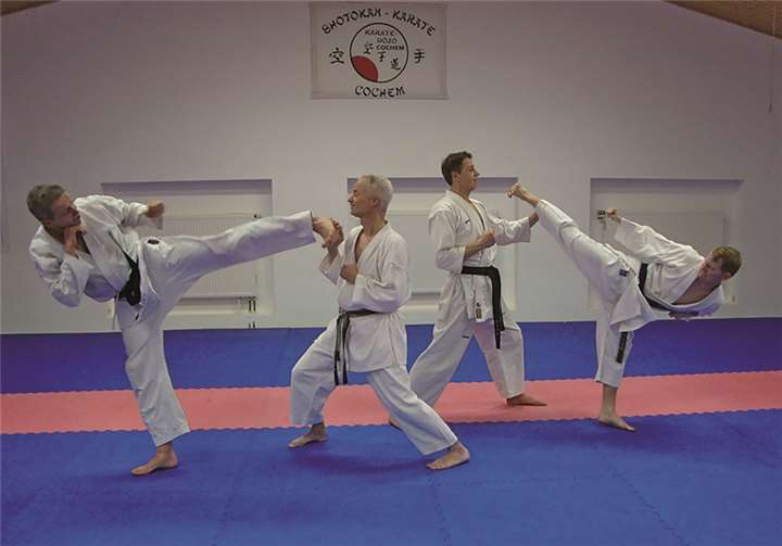Die neuen DAN-Träger des Karate Dojo Cochem in Aktion: v. l. Joachim Schumacher, Hermann-Josef Andres, Volker Orth und Jonathan Schnur.privat