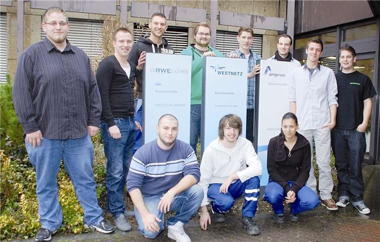 Die neuen Elektroniker für Betriebstechnik und Industriekaufleute am Standort Rauschermühle; es fehlen Christopher Gerhartz und René Rybizki. privat