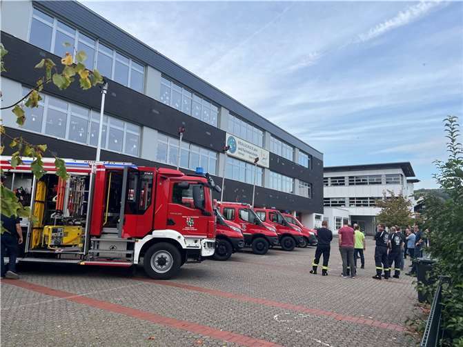 Die neuen Fahrzeuge der Feuerwehren der Verbandsgemeinde Rhein-Mosel. Quelle: VG Rhein-Mosel
