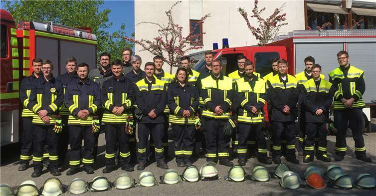 Die neuen Feuerwehrangehörigen brachten ihren Grundlehrgang erfolgreich zu Ende. Privat