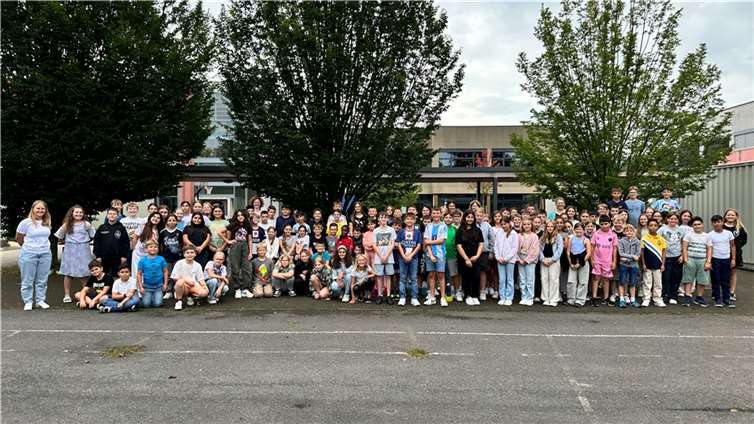 Die neuen Fünftklässler der Boeselager-Realschule vereint zum Start in ein spannendes Schuljahr 2024/2025Foto: Ralf Breuer