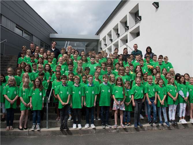 Die neuen Fünftklässler gemeinsam mit ihren Klassenleiterteams. Foto: privat