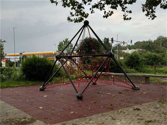 Die neuen Geräte steigern sowohl den Spielspaß als auch die motorischen Fähigkeiten der Kinder.